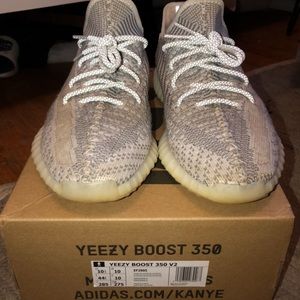 Yeezy 350 v2 static